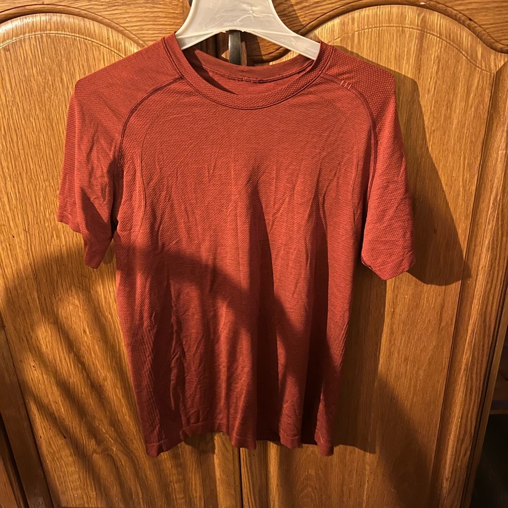 Lululemon Men's Rust T-Shirt